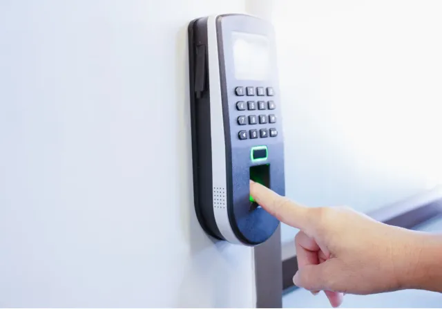 Controle de ponto para pequenas e médias empresas: guia completo